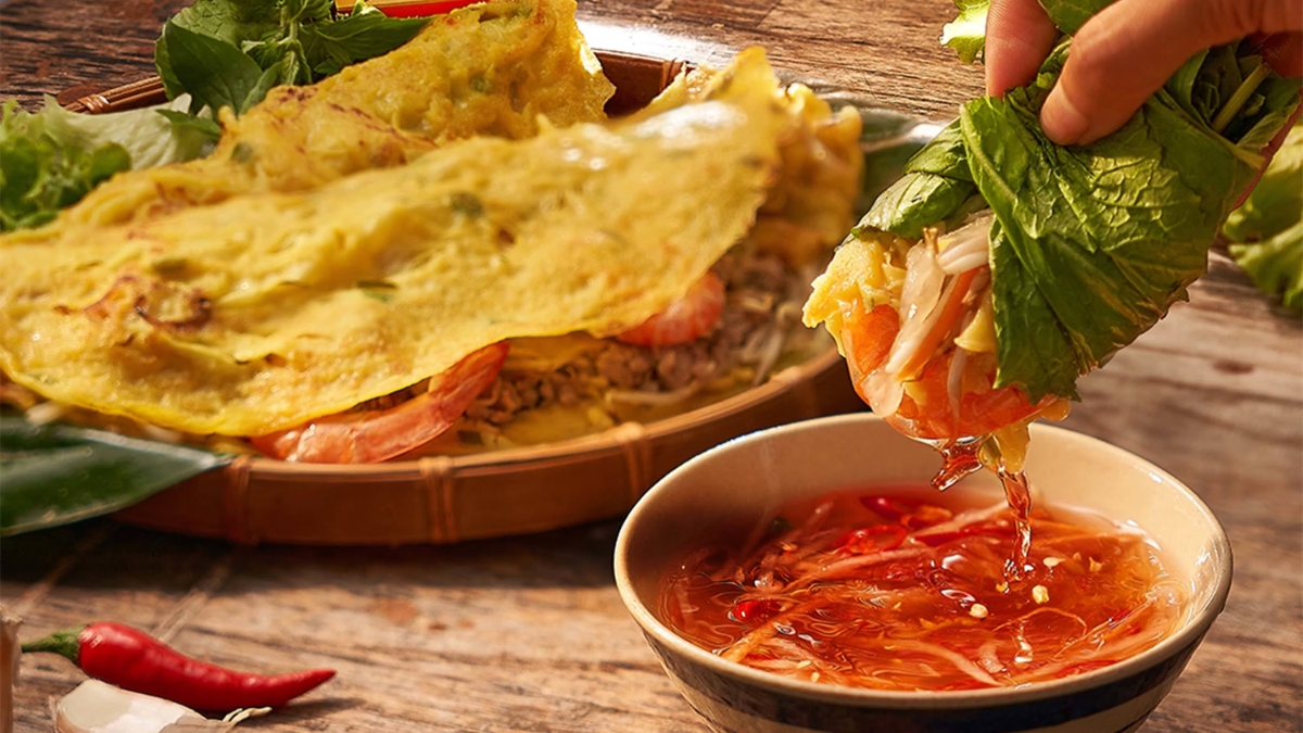Làm nước chấm ăn kèm cho món bánh xèo