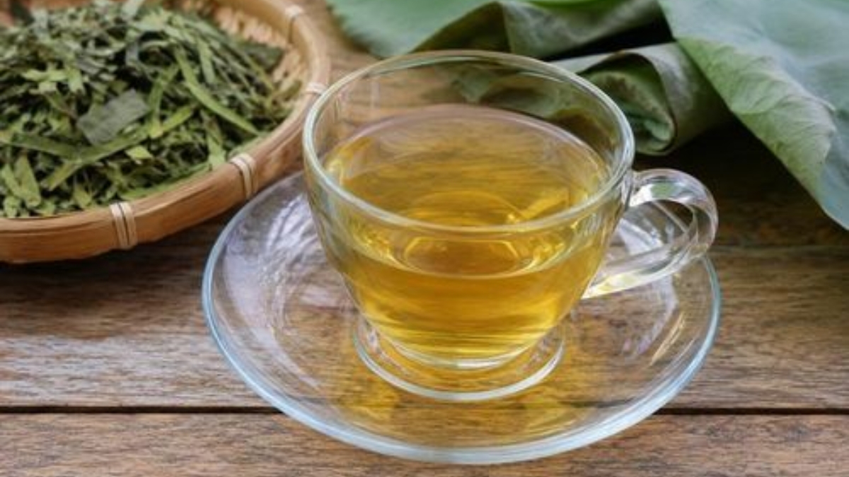 Trà lá sen là một loại trà thảo mộc được chế biến từ lá của cây sen