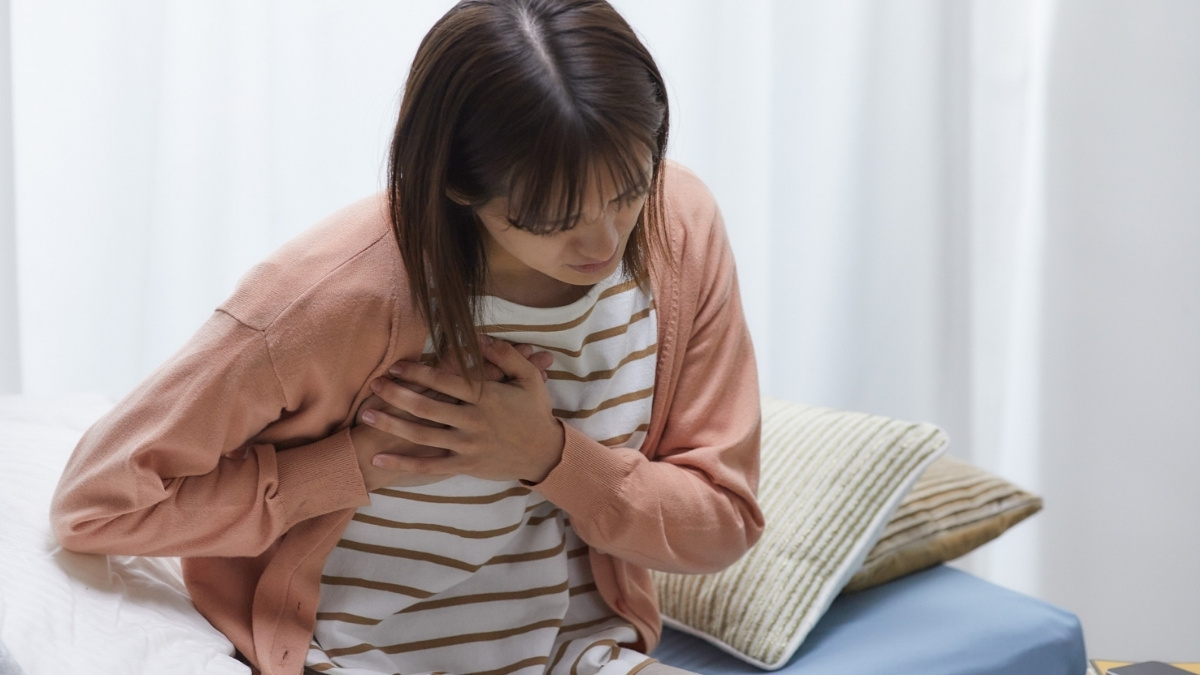 Bị đau tức ngực dữ dội, khó thở,... thì hãy đến ngay cơ sở y tế gần nhất