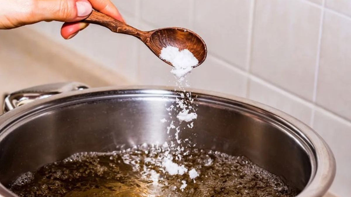 Có thể dùng muối, đường phèn và nước mắm để điều chỉnh hương vị