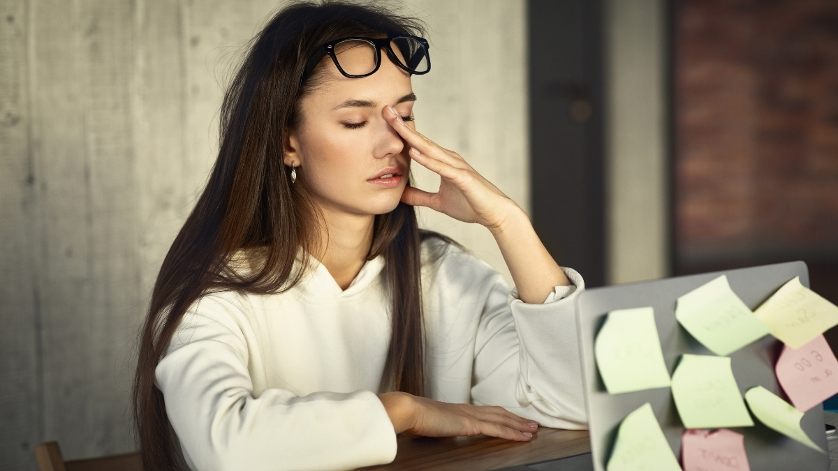 Tình trạng thể chất kiệt sức và thiếu ngủ trầm trọng có thể là lý do bị say cà phê