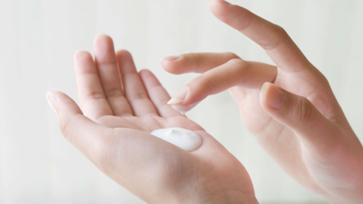 Lấy đủ lượng kem chống nắng cần thiết
