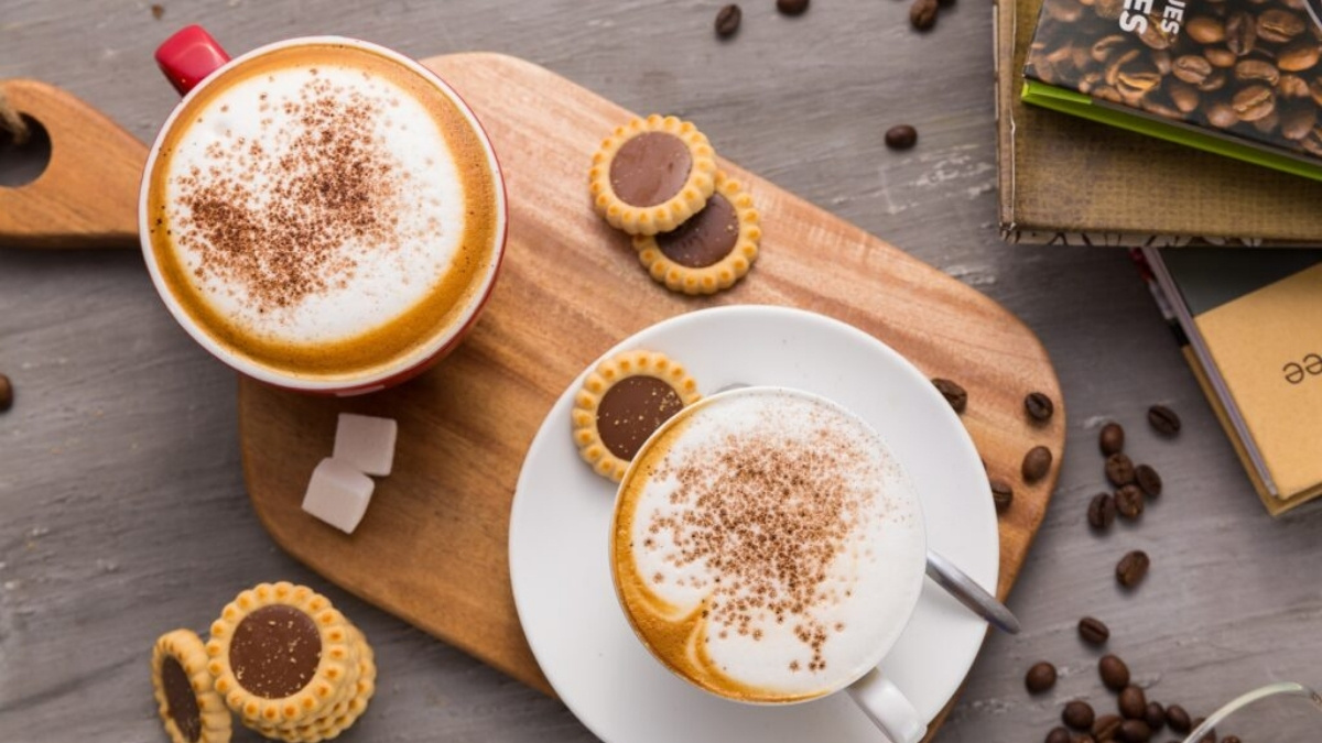 Từ cappuccio trong tiếng Ý mang ý nghĩa nguyên bản là chiếc mũ trùm đầu