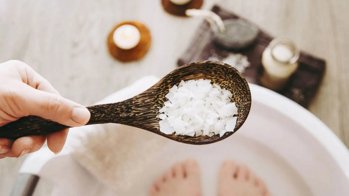 Chọn sản phẩm phù hợp và tránh chà xát trên vùng da đang trầy xước