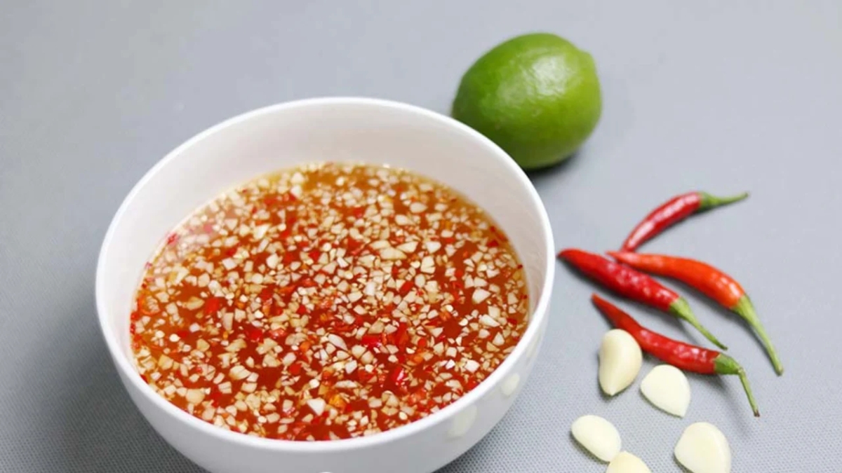 Làm nước mắm chua ngọt ăn liền với tỷ lệ vàng 1:1:1:4