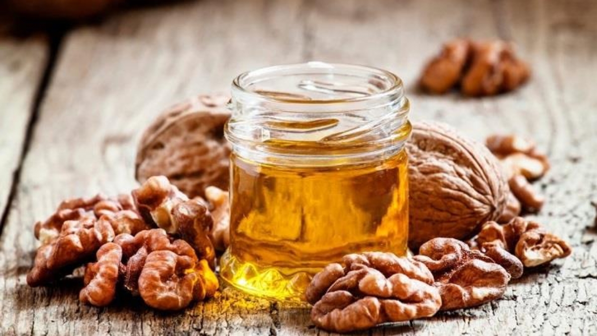 Dầu ép lạnh là dầu thực vật được lấy từ hạt hoặc quả
