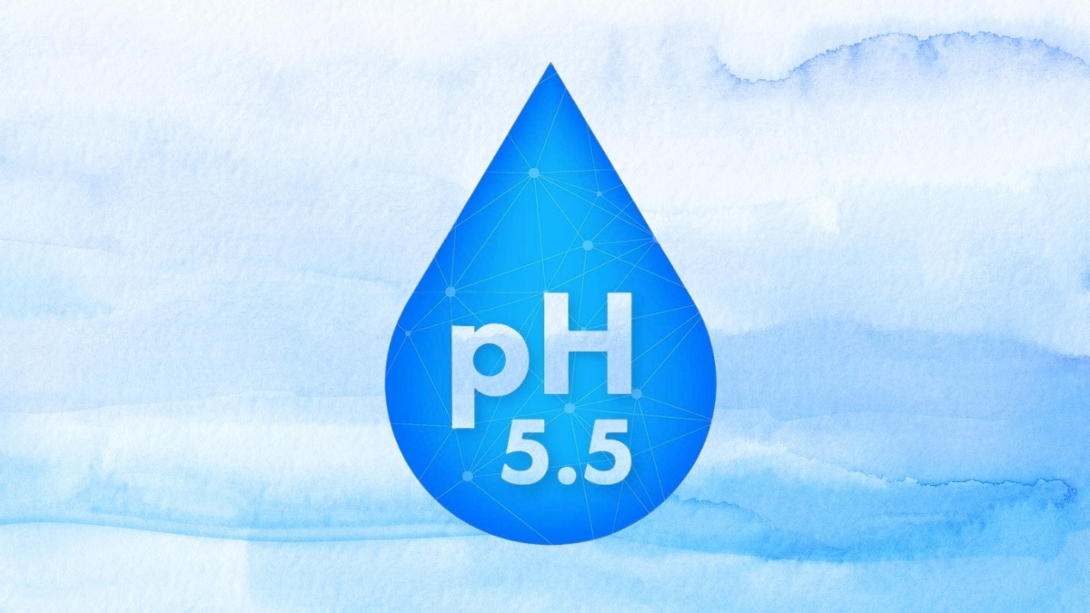 Độ pH cân bằng từ 5.5 sẽ giúp làm dịu bề mặt da đang bị kích ứng, đỏ rát