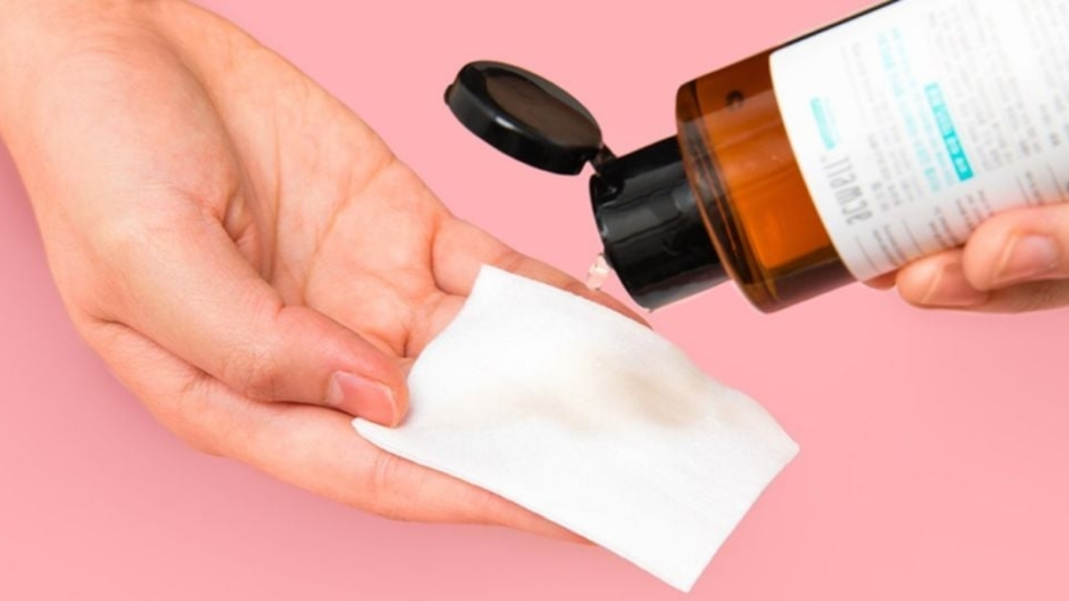 Dùng toner cho da khô thiếu ẩm