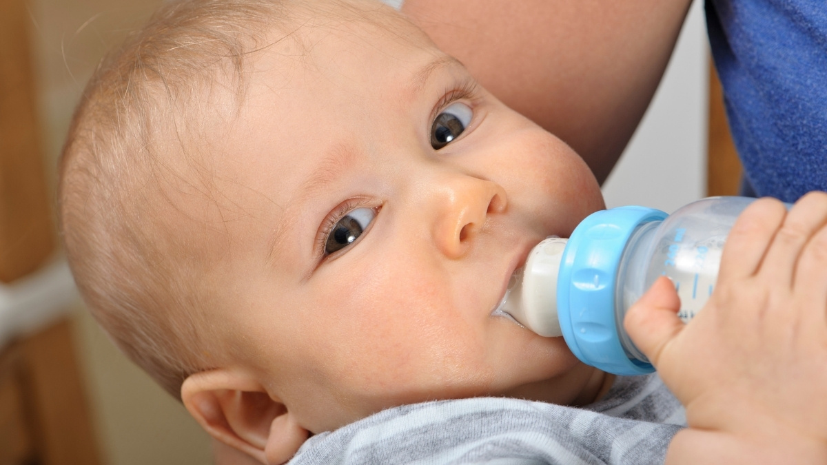 Đổi sữa theo độ tuổi và giai đoạn phát triển của bé
